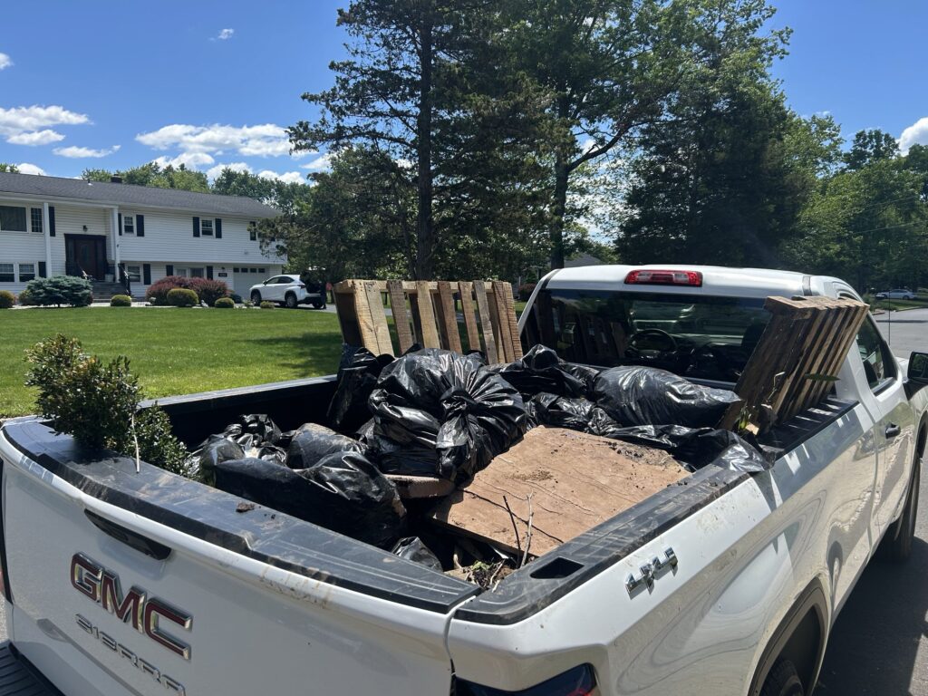 Junk removal service by Oaks Delivery & Hauling in Central New Jersey